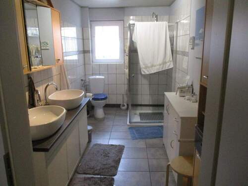 Badezimmer 1 - Mehrfamilienhaus, Wohnhaus mit 240,00 m&sup2; in Kemberg zum Kaufen