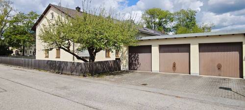 Haus mit Garage.jpg - 2 Familienhaus mit Potenzial - zentral gelegen mit S - Bahn - Anbindung