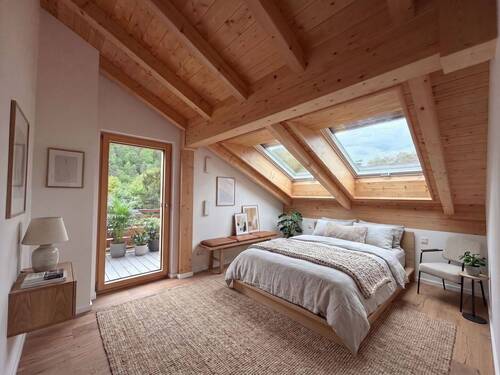  Schlafzimmer mit Balkonzugang - 