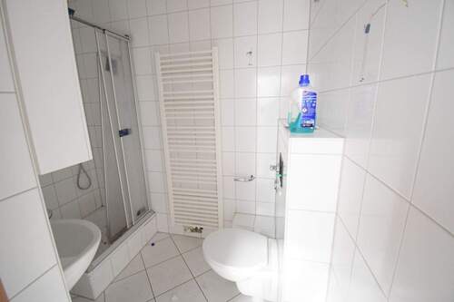 Bad DG.jpg - 8 Zimmer Einfamilienhaus in Ober-Hilbersheim