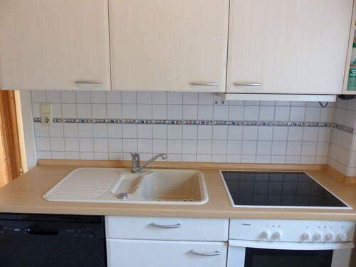 Küche mit E-Geräten - 