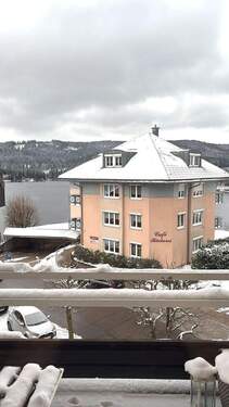 Balkon mit Blick Richtung See - 