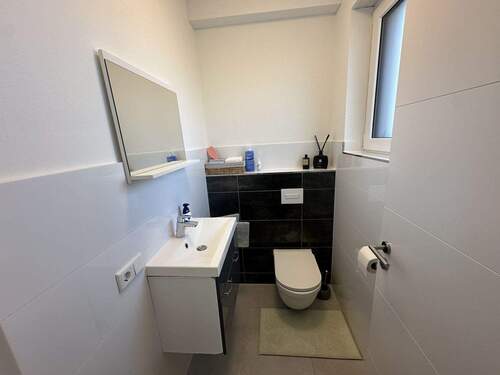 Gäste-WC (Haus links) - 4 Zimmer Doppelhaushälfte in Borchen