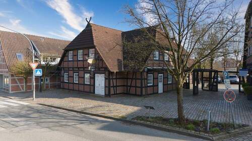 Straßenansicht - Gastronomiefläche mit Tradition und Potenzial in bester und zentraler Lage von Hittfeld!