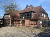 Parkplatzansicht - Gewerbeobjekt (Büro, Produktion, Verkauf) in Seevetal - Hittfeld