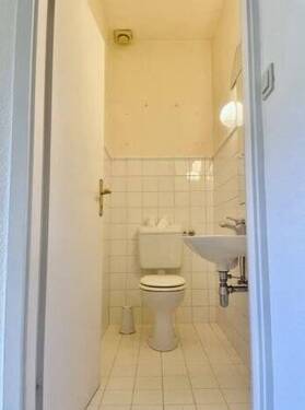 DG_EG_WC.JPG - 7 Zimmer Mehrfamilienhaus, Wohnhaus in Hamburg