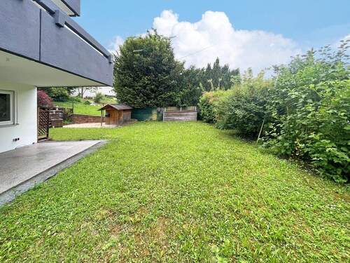 Garten mit großer Spielwiese - Doppelhaushälfte mit 160,00 m² in Weissach zum Kaufen