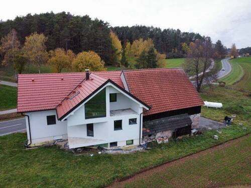 Bild 2 - 8 Zimmer Mehrfamilienhaus, Wohnhaus in Plech