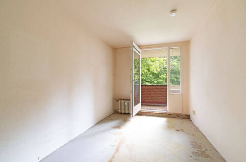 Potentielles Kinderzimmer mit Balkonaustritt - 