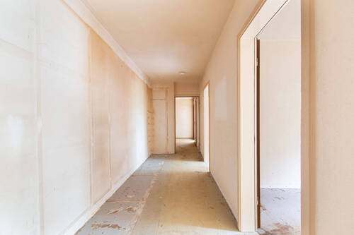 Flur mit Schrankeinbaumöglichkeit - 