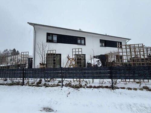 Außen - Moderne Doppelhaushälfte mit 4 Zimmern, 2 Bädern & Parkplatz