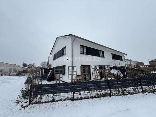 Außen - 4 Zimmer Doppelhaushälfte in Cammin