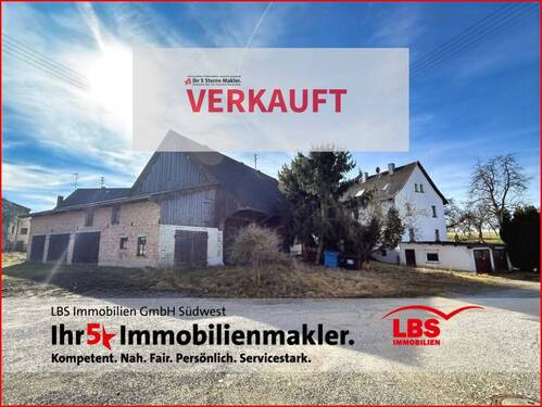 Wohnhaus mit Scheune auf 1.700 m² großem Grundstück - Wohnhaus mit großer Scheune - Platz für 7 Garagen - auf 1.700 m² Grundstück