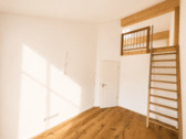 Zimmer mit Zugang Dachgeschoß - 
