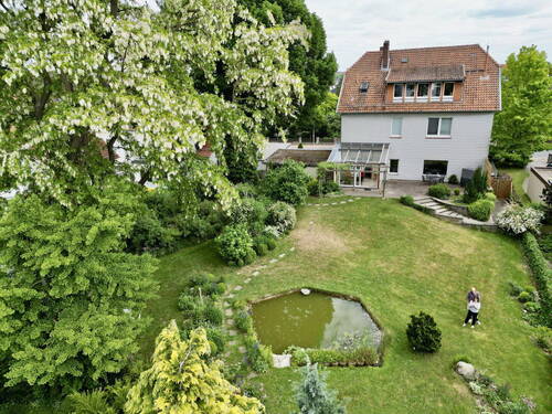 Blick aus Westen - Mehrfamilienhaus, Wohnhaus mit 299,30 m² in Ronnenberg zum Kaufen