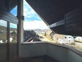 zum Balkon in Richtung Südseite - 