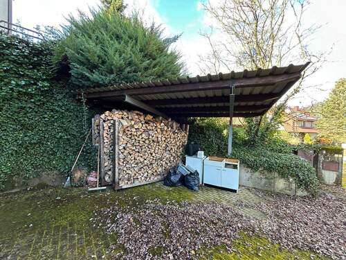 Holzüberdachung und Zugang... - 