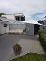Weitere Terrasse mit Gartenhaus - 
