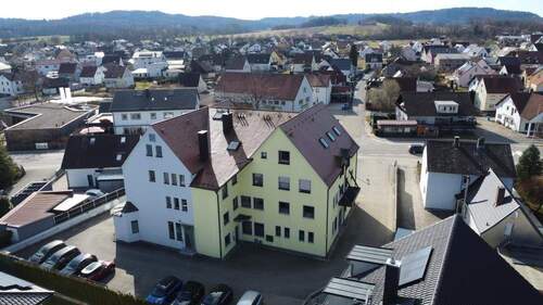 Die Immobilie mit Parkfläche - Mehrfamilienhaus, Wohnhaus mit 270,00 m&sup2; in Berg zum Kaufen