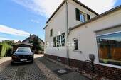 Einfahrt - Einfamilienhaus mit 135,00 m² in Leipzig / Knauthain zum Kaufen