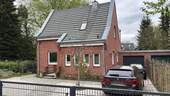 Haus_Straßenansicht - 5 Zimmer Einfamilienhaus zum Kaufen in Hamburg / Hummelsbüttel