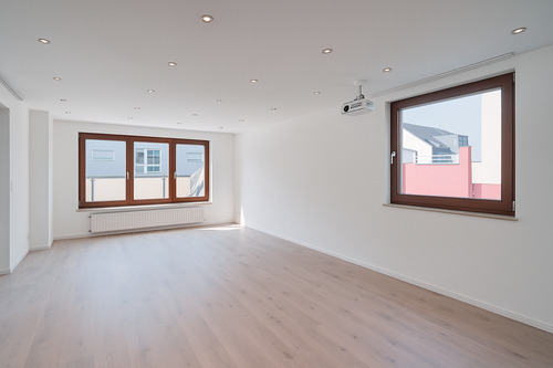 Großes Wohnzimmer - 3 Zimmer Terrassenwohnung zum Kaufen in Wernau (Neckar)