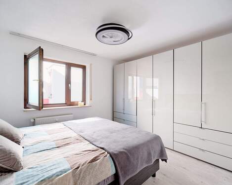 Geräumiges Schlafzimmer - 