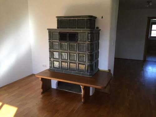 1OG Wohnzimmer mit Kachelofen - 
