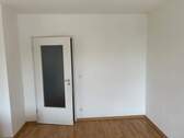 Wohnzimmer Tür - 2 Zimmer Etagenwohnung in Schönefeld