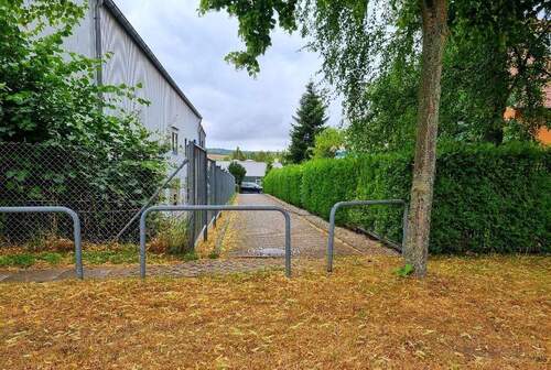 Durchgang zu Einkaufmärkten.jpg - Etagenwohnung in Bischofswerda zum Kaufen