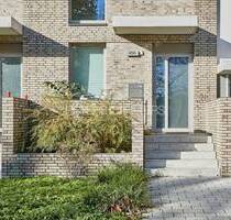 + Großzügige 2-Zimmer-Wohnung mit eigenem Eingang und Terrasse + - Hamburg Jenfeld