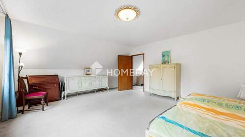 1. OG Schlafzimmer 2 - 