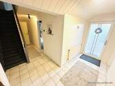 Flur mit Eingang - 