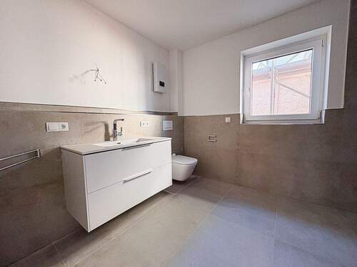 Impression Tageslichtduschbad - Etagenwohnung mit 93,00 m&sup2; in Bad Neuenahr-Ahrweiler zur Miete