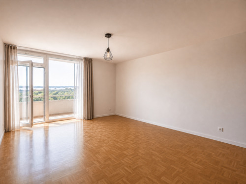 Wohnzimmer (Leer) - 3 Zimmer Etagenwohnung zum Kaufen in München