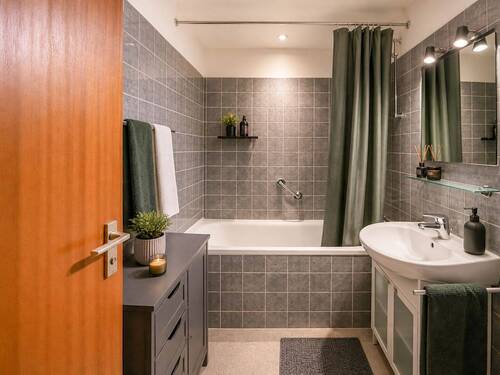 Badezimmer (Staged) - 