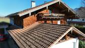 Hausansicht mit Doppelgarage - 5 Zimmer Doppelhaushälfte in Übersee