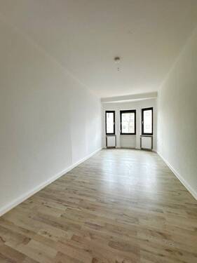 3. Zimmer - Etagenwohnung mit 106,00 m&sup2; in Saarbrücken / Malstatt zur Miete