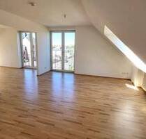 Seniorengerechte 5-Zimmer Dachgeschoss-Wohnung in Schkeuditz zu vermieten - WG geeignet!