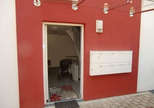 Eingang mit Klingel und Briefkasten - 3 Zimmer Etagenwohnung in Langenargen