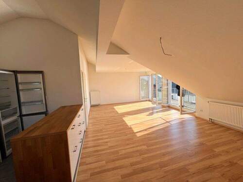 Wohnen-Essen mit Zugang Balkon - 