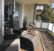 Lichtdurchflutete 3-Zimmer-Wohnung Süd-Balkon Tiefgaragenstellpatzoffene EBK Wirtschaftsraum ab sofort verfügbar - Hamburg Iserbrook