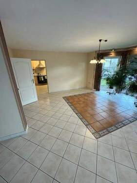 38 WoZi mit Erker und Küchenzugang - 