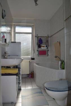 Bad.JPG - 3 Zimmer Etagenwohnung zum Kaufen in Heidenau