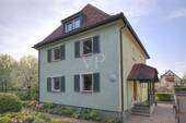 Hauseingang (KI) - 7 Zimmer Einfamilienhaus in Heilbronn