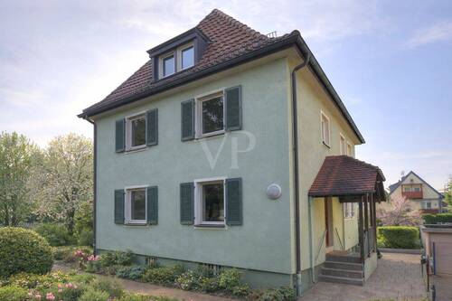 Hauseingang (KI) - 7 Zimmer Einfamilienhaus in Heilbronn