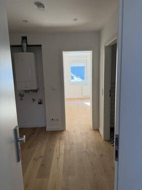 Wohnungseingang und Flur - 2 Zimmer Etagenwohnung zur Miete in Stuttgart