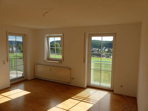 Wohnzimmer - 3 Zimmer Etagenwohnung zum Kaufen in Nabburg