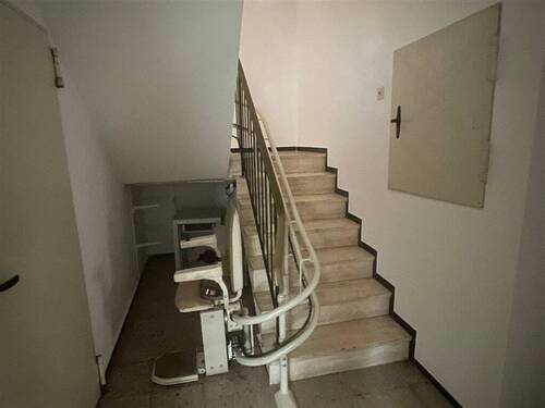 Treppe mit Treppenlift - 