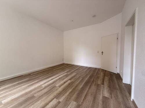 Wohnzimmer - 3 Zimmer Etagenwohnung zur Miete in Zwickau